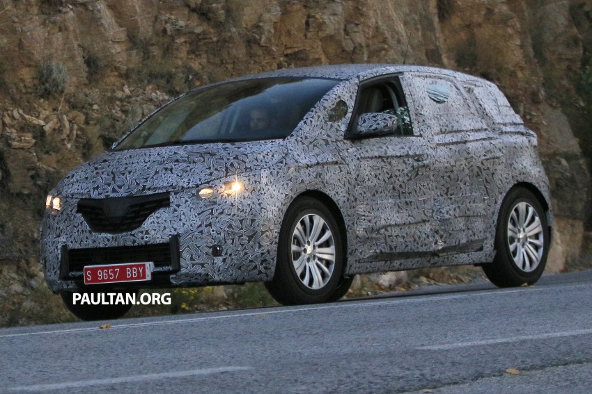 SPIED: 2016 Renault Scenic with heavy camouflage 383362