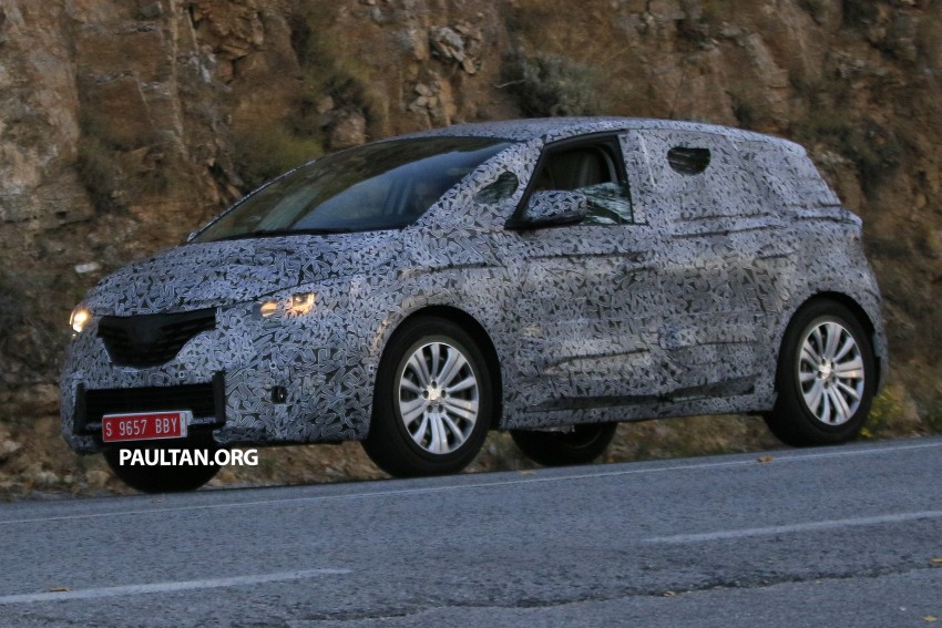 SPIED: 2016 Renault Scenic with heavy camouflage 383360