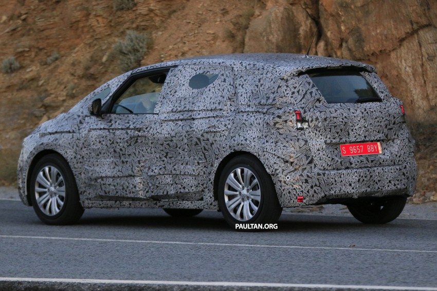 SPIED: 2016 Renault Scenic with heavy camouflage 383357