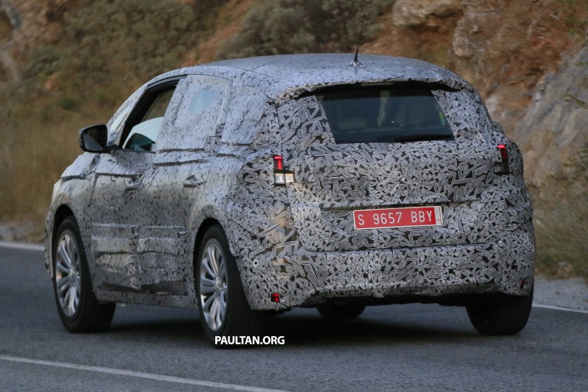 SPIED: 2016 Renault Scenic with heavy camouflage 383354