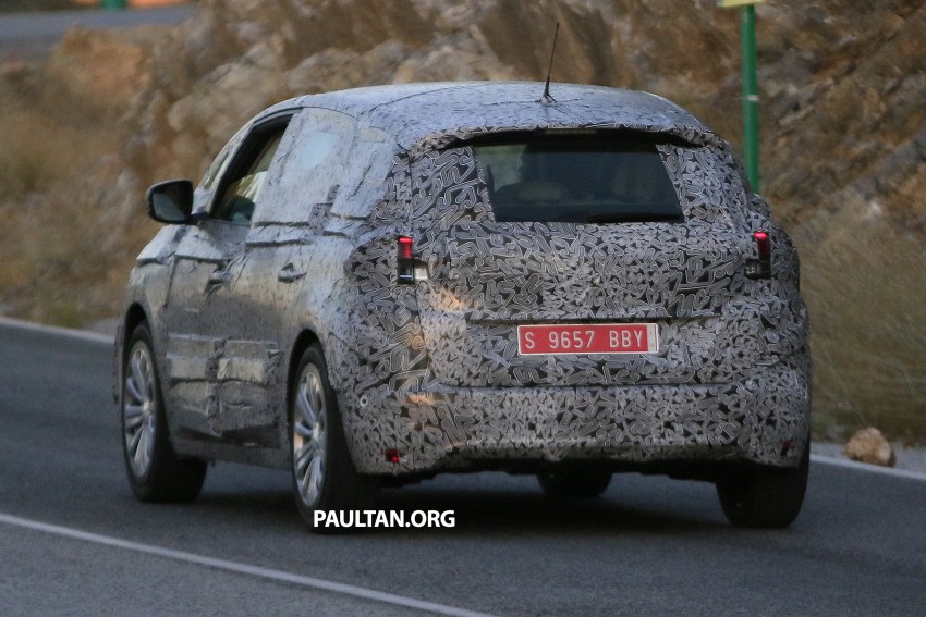 SPIED: 2016 Renault Scenic with heavy camouflage 383353
