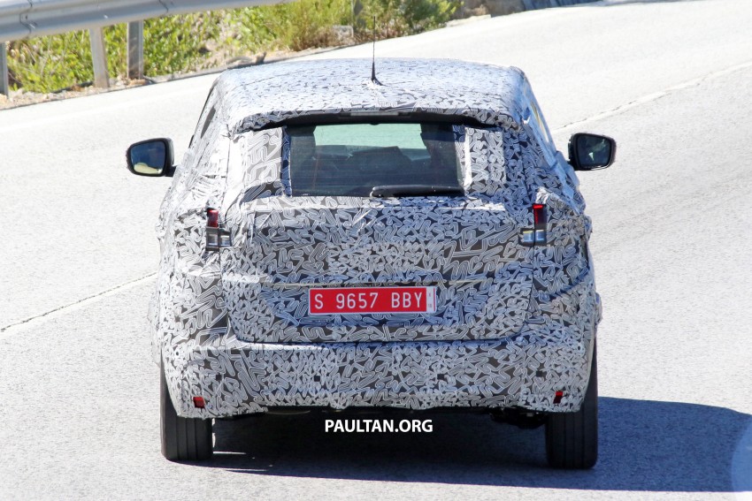 SPIED: 2016 Renault Scenic with heavy camouflage 383017