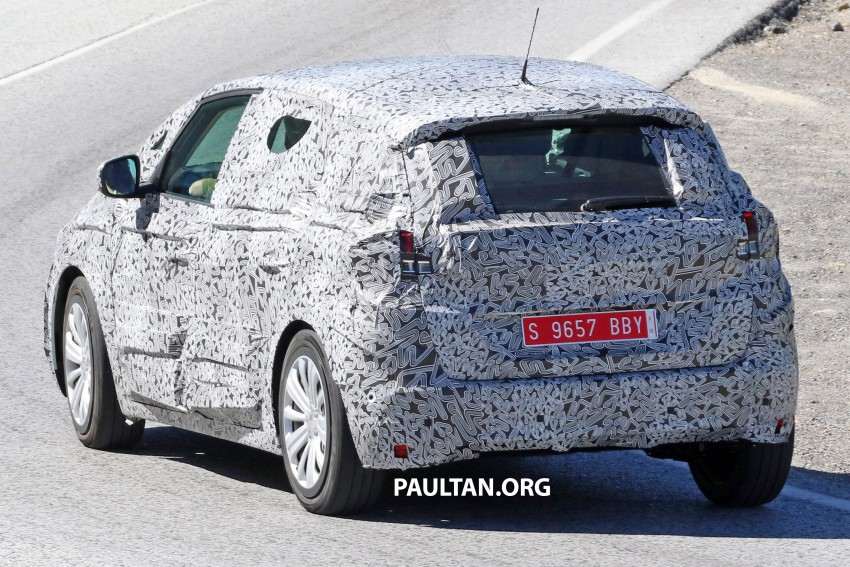 SPIED: 2016 Renault Scenic with heavy camouflage 383016