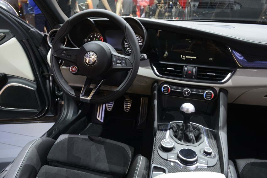 Frankfurt 2015: Alfa Romeo Giulia Quadrifoglio makes first public appearance – full look of the interior! Image #380384