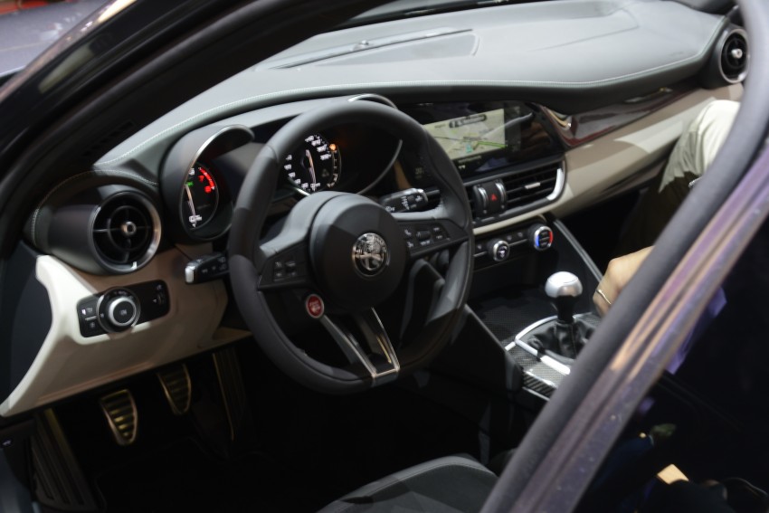 Frankfurt 2015: Alfa Romeo Giulia Quadrifoglio makes first public appearance – full look of the interior! Image #380389