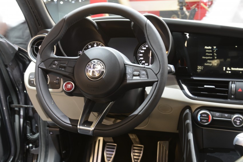 Frankfurt 2015: Alfa Romeo Giulia Quadrifoglio makes first public appearance – full look of the interior! Image #380390