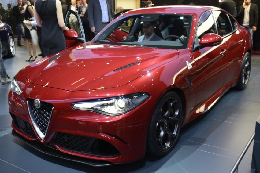 Frankfurt 2015: Alfa Romeo Giulia Quadrifoglio makes first public appearance – full look of the interior! 380396