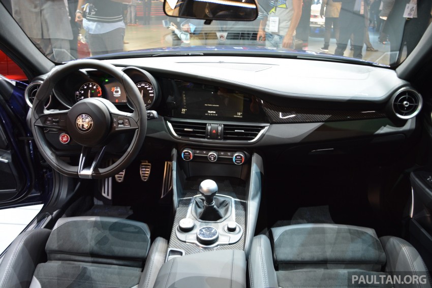 Frankfurt 2015: Alfa Romeo Giulia Quadrifoglio makes first public appearance – full look of the interior! 380356
