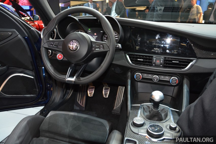 Frankfurt 2015: Alfa Romeo Giulia Quadrifoglio makes first public appearance – full look of the interior! 380355