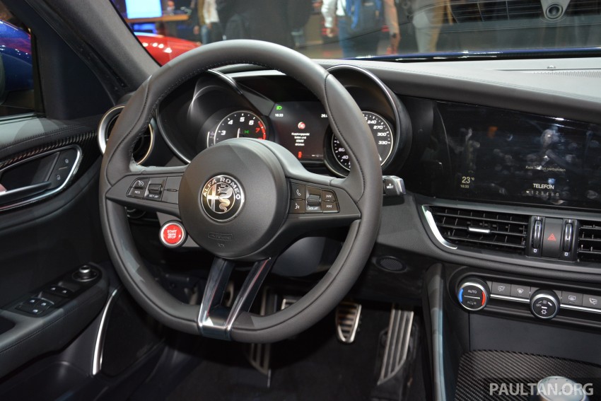 Frankfurt 2015: Alfa Romeo Giulia Quadrifoglio makes first public appearance – full look of the interior! 380353