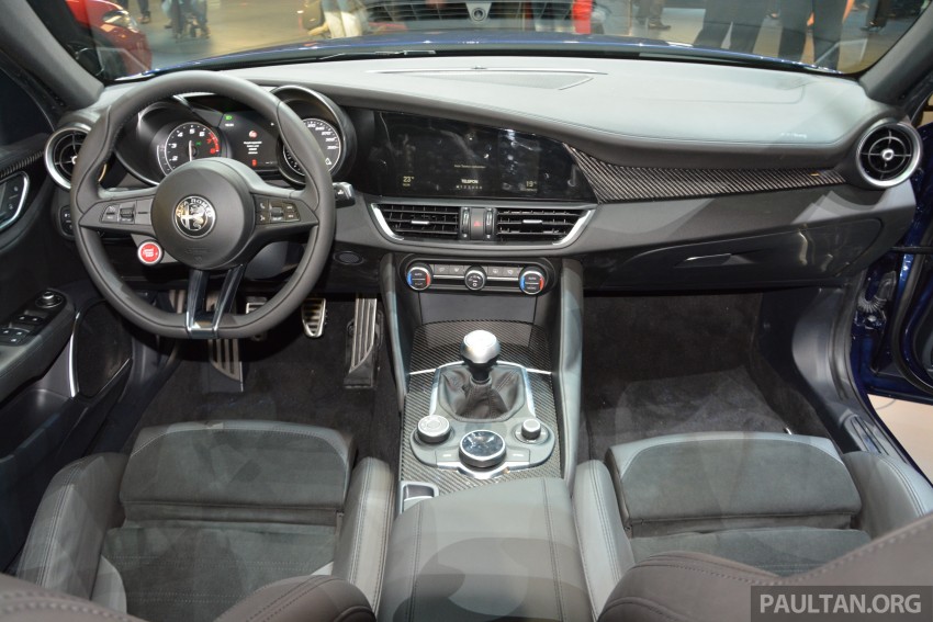 Frankfurt 2015: Alfa Romeo Giulia Quadrifoglio makes first public appearance – full look of the interior! 380354