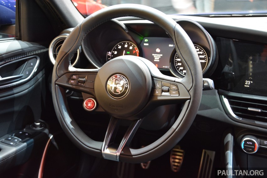 Frankfurt 2015: Alfa Romeo Giulia Quadrifoglio makes first public appearance – full look of the interior! 380350