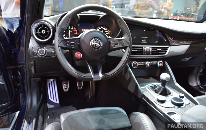 Frankfurt 2015: Alfa Romeo Giulia Quadrifoglio makes first public appearance – full look of the interior! 380351