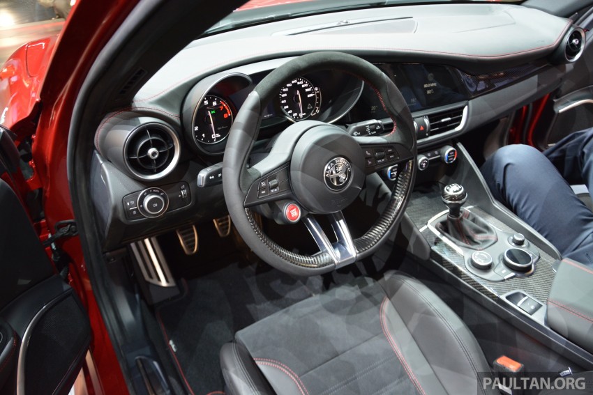 Frankfurt 2015: Alfa Romeo Giulia Quadrifoglio makes first public appearance – full look of the interior! 380340