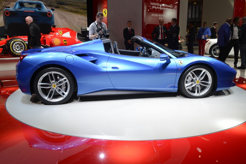 Frankfurt 2015: Ferrari 488 Spider makes public debut 381333