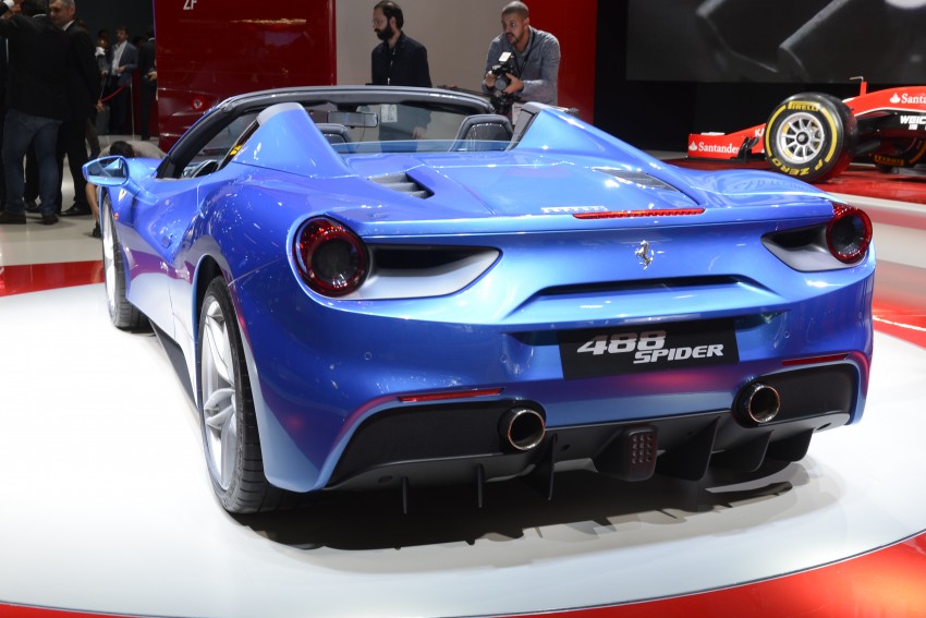 Frankfurt 2015: Ferrari 488 Spider makes public debut 381334