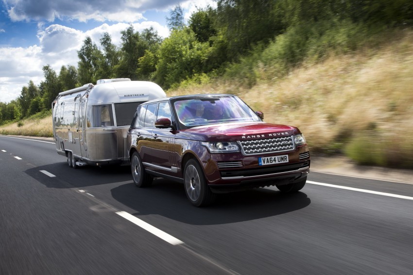 Land Rover pioneers ‘transparent trailer’ technology 374380