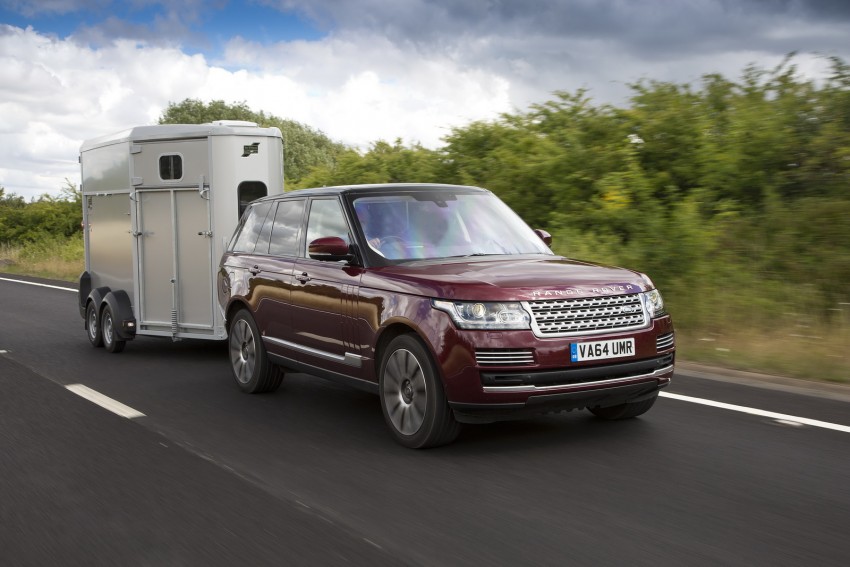 Land Rover pioneers ‘transparent trailer’ technology 374382