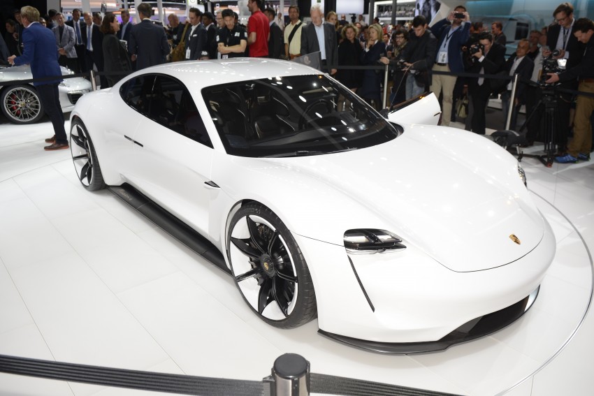 Frankfurt 2015: Porsche Mission E Concept revealed 381245