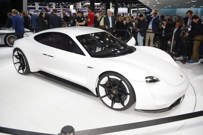 Frankfurt 2015: Porsche Mission E Concept revealed 381246