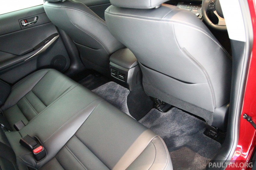 GALLERY: Lexus IS 200t Luxury spec in showroom 388900
