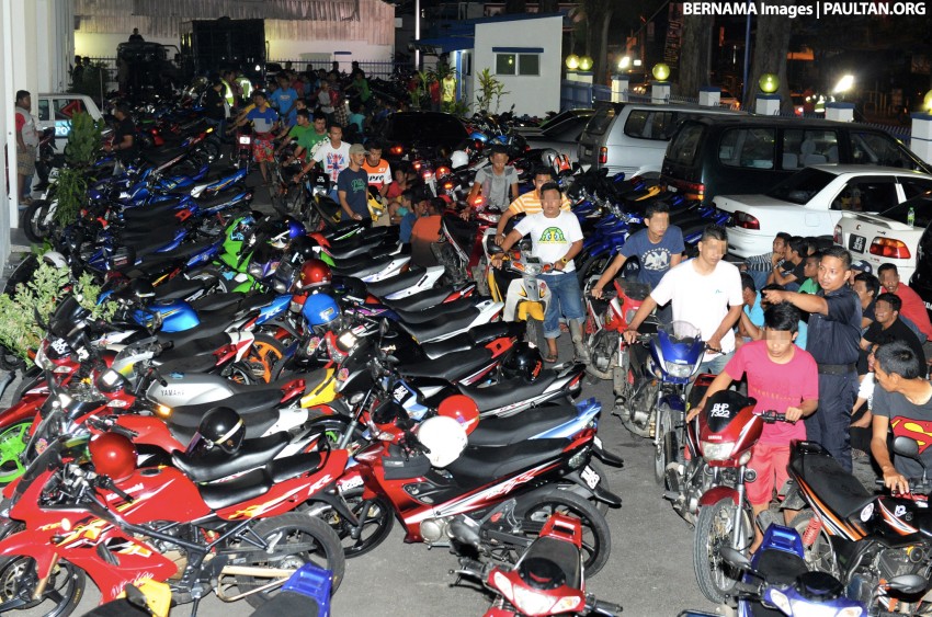 “Mat Rempits” jailed, fined RM5,000 for illegal wheelies 388345