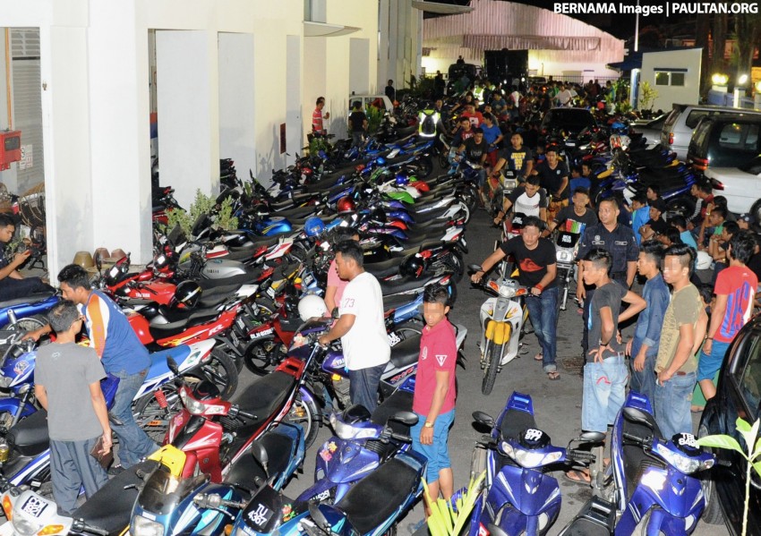 “Mat Rempits” jailed, fined RM5,000 for illegal wheelies 388346
