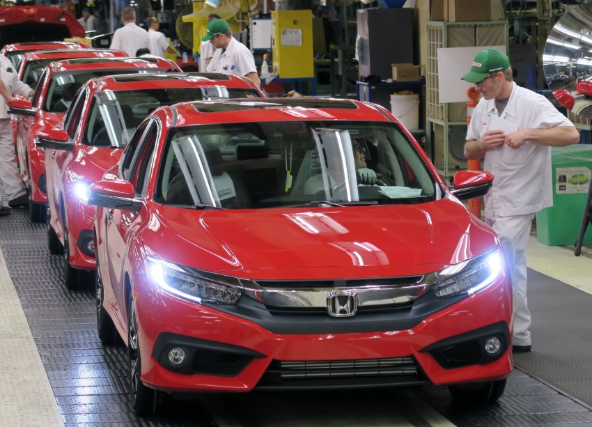 2016 Honda Civic begins production run in Canada 395191