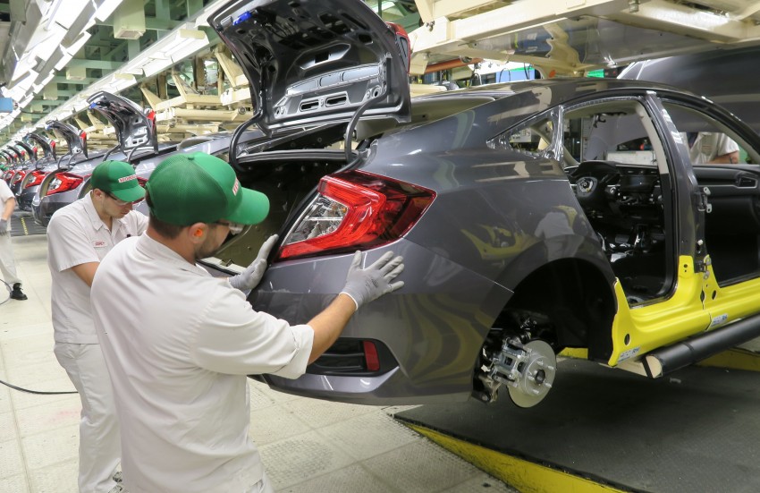2016 Honda Civic begins production run in Canada 395192