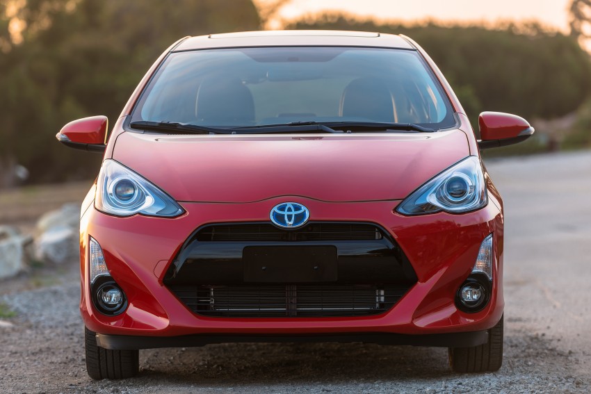 2016 Toyota Prius c gets Safety Sense, special edition 393664