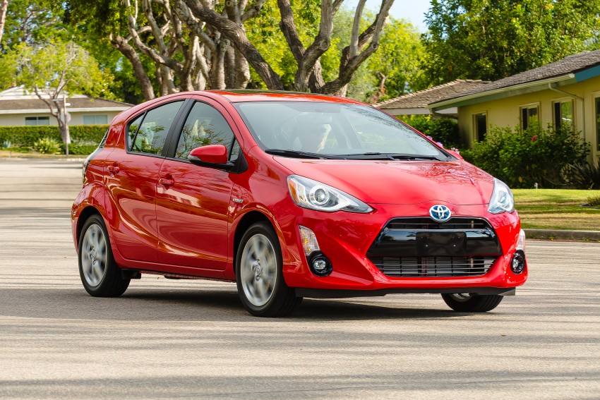 2016 Toyota Prius c gets Safety Sense, special edition 393671