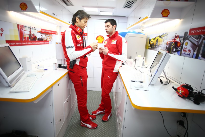 Shell Ferrari Uncovered – explore the Scuderia Ferrari F1 Garage ala ‘Google Street View’ style 393596