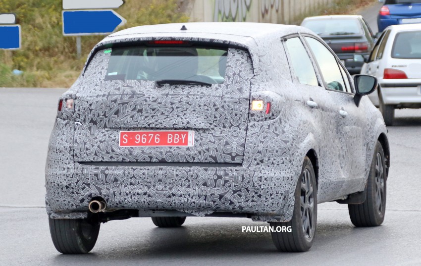 SPYSHOTS: Renault “Grand Captur” prototype on test 388311