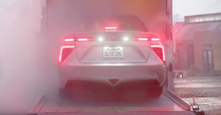 Toyota Mirai BTTF ad – it’s powered by rubbish too! 395318