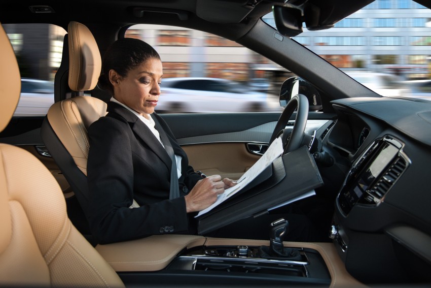 Volvo previews its Intellisafe Auto Pilot autonomous driving interface and how you can activate it 388496