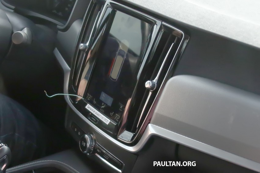SPYSHOTS: Volvo S90 interior caught undisguised! 393086