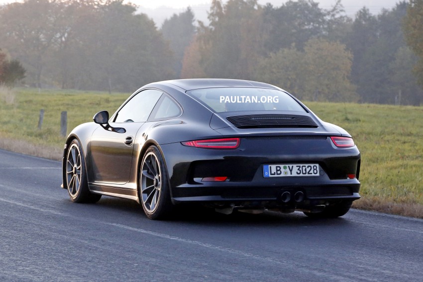 SPIED: Porsche 911 R goes testing sans camouflage 399485
