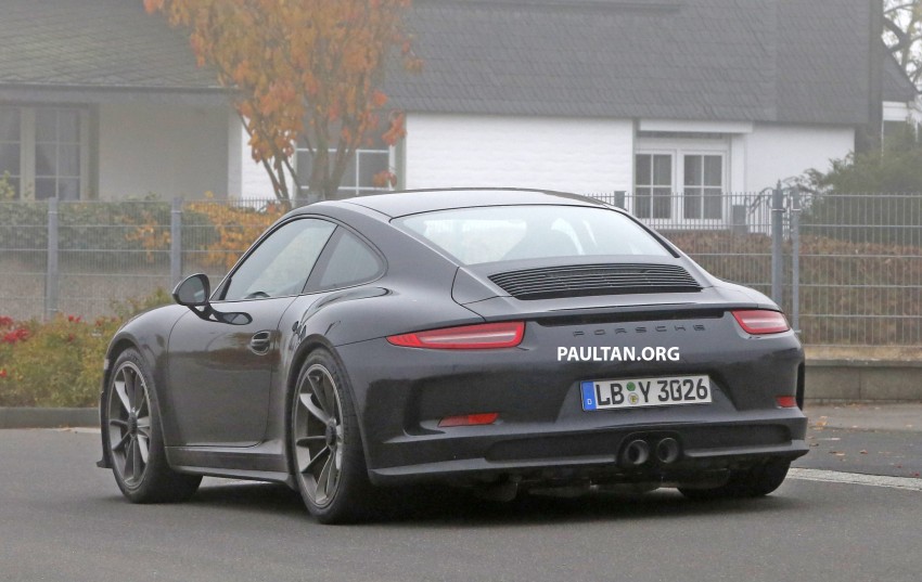 SPIED: Porsche 911 R goes testing sans camouflage 399491