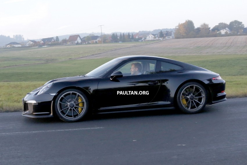SPIED: Porsche 911 R goes testing sans camouflage 399481