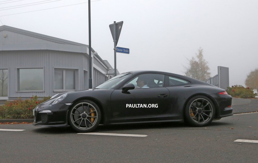 SPIED: Porsche 911 R goes testing sans camouflage 399482