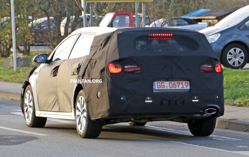 SPYSHOTS: First ever Kia Optima wagon on test 411330