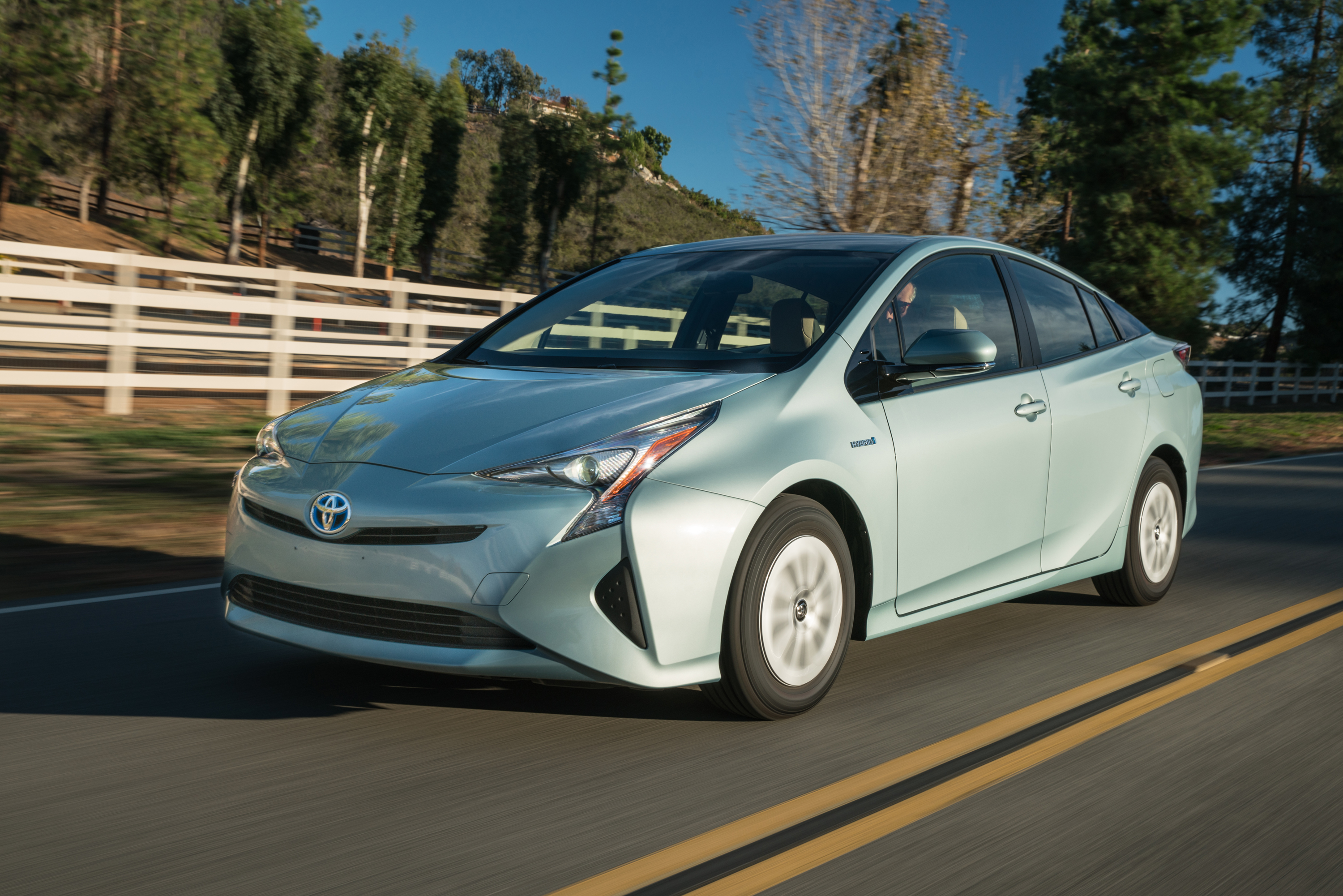 Toyota prius цены. Тойота Приус гибрид. Toyota Prius Hybrid 2016. Тойота Приус гибрид 2016. Тойота Приус гибрид 2020.