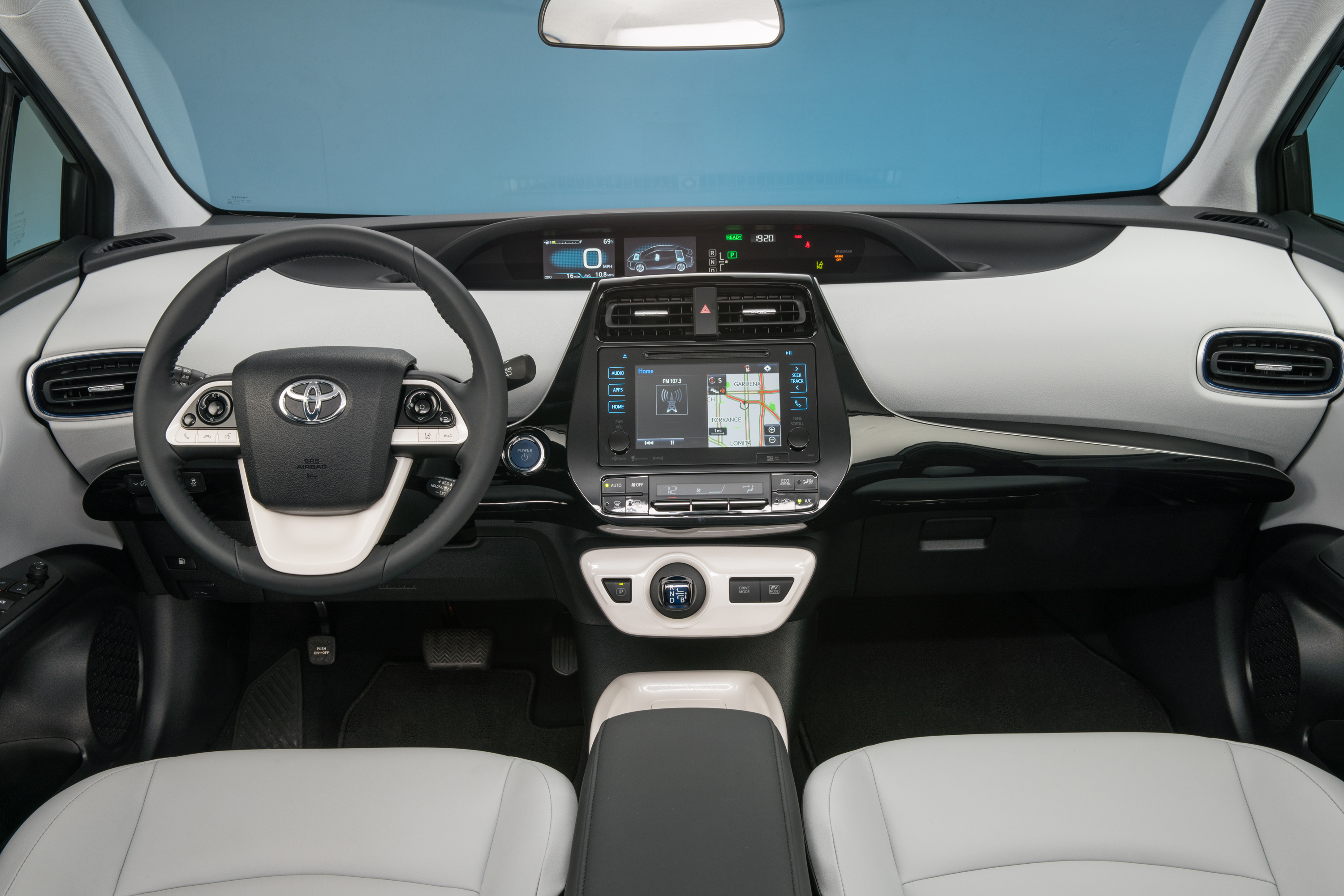Тойота гибрид 2016. Toyota Prius 2016 салон. Toyota Prius 2016 Interior. Тойота Приус гибрид 2016. Toyota Prius 2017 салон.