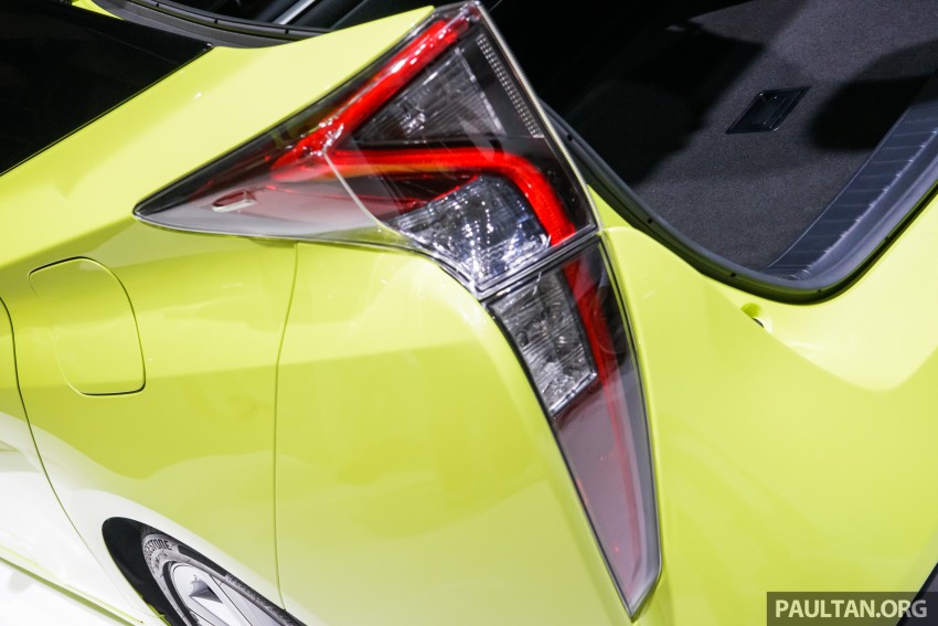 Tokyo 2015: Toyota Prius E-Four in Thermo-Tec Green 405522