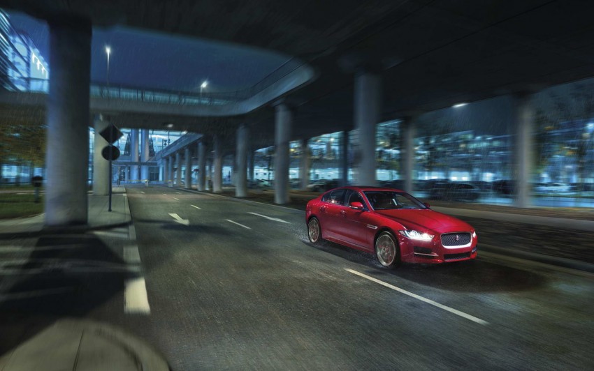 Jaguar plays waiting game with semi-autonomous cars 420300