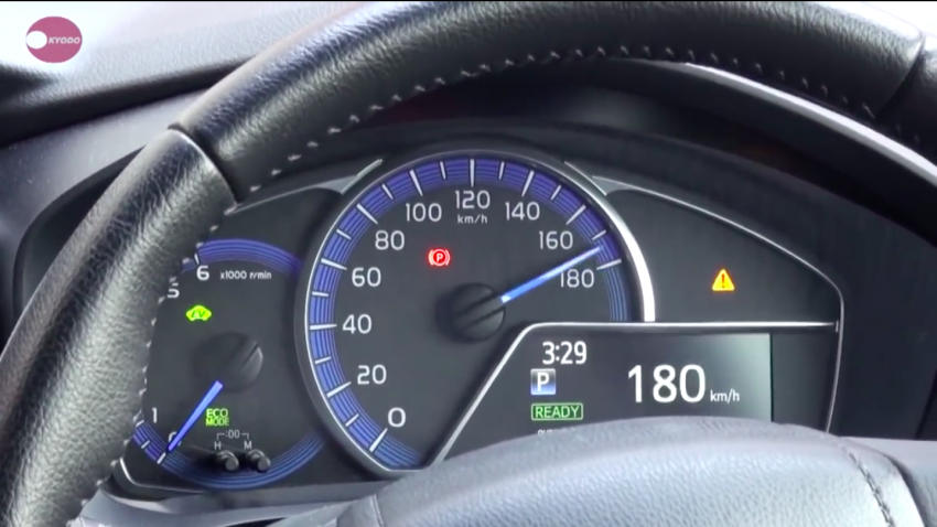 VIDEO: Toyota Corolla Fielder hacked via smartphone 420575