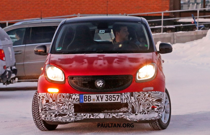 SPYSHOTS: smart forfour Brabus playing in the snow 423849