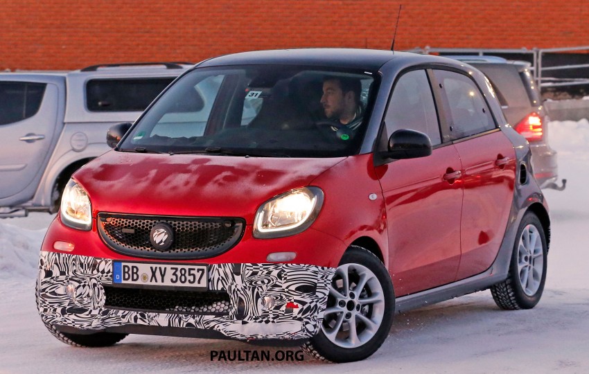 SPYSHOTS: smart forfour Brabus playing in the snow 423850