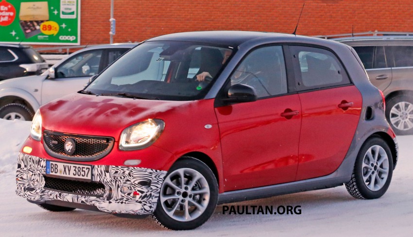 SPYSHOTS: smart forfour Brabus playing in the snow 423851
