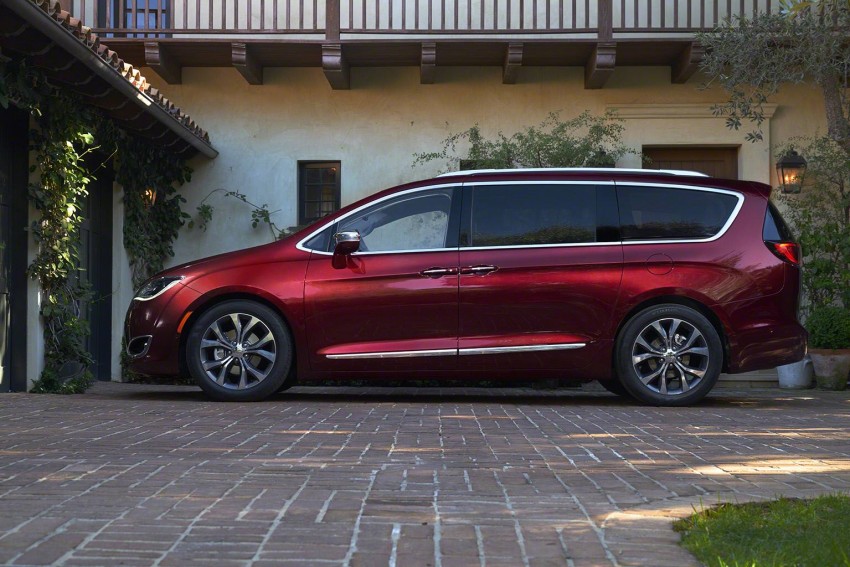 2017 Chrysler Pacifica debuts at NAIAS – Town & Country replacement now comes in hybrid flavour 426878